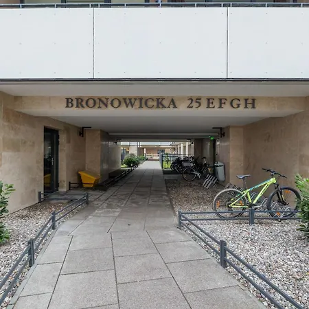 Bronowicka Modern By Bookinghost *